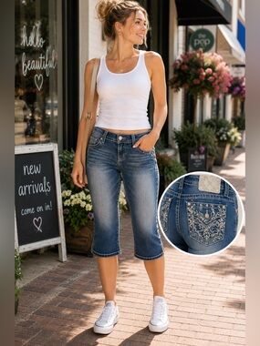👖 Miss Me Mid-Rise Capri Jeans | Size 33 | Like New ✨